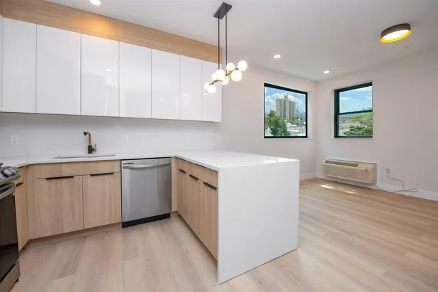 $2,700 | 6710 Park Avenue, Unit 503, Guttenberg, NJ 07093