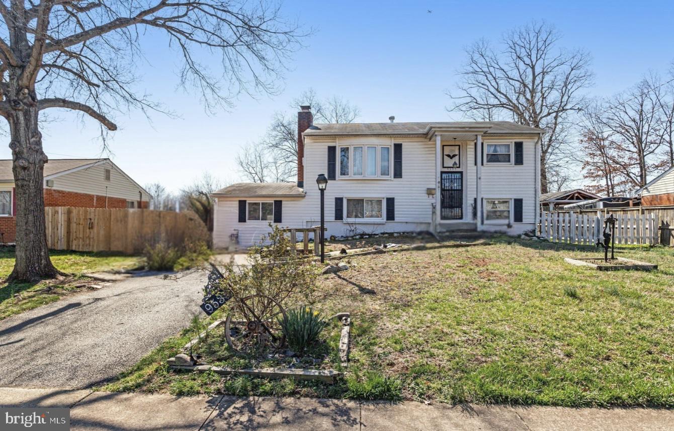 9535 Damascus Drive Manassas, VA 20109 - Photo 2 of 5 a view of a yard with a house