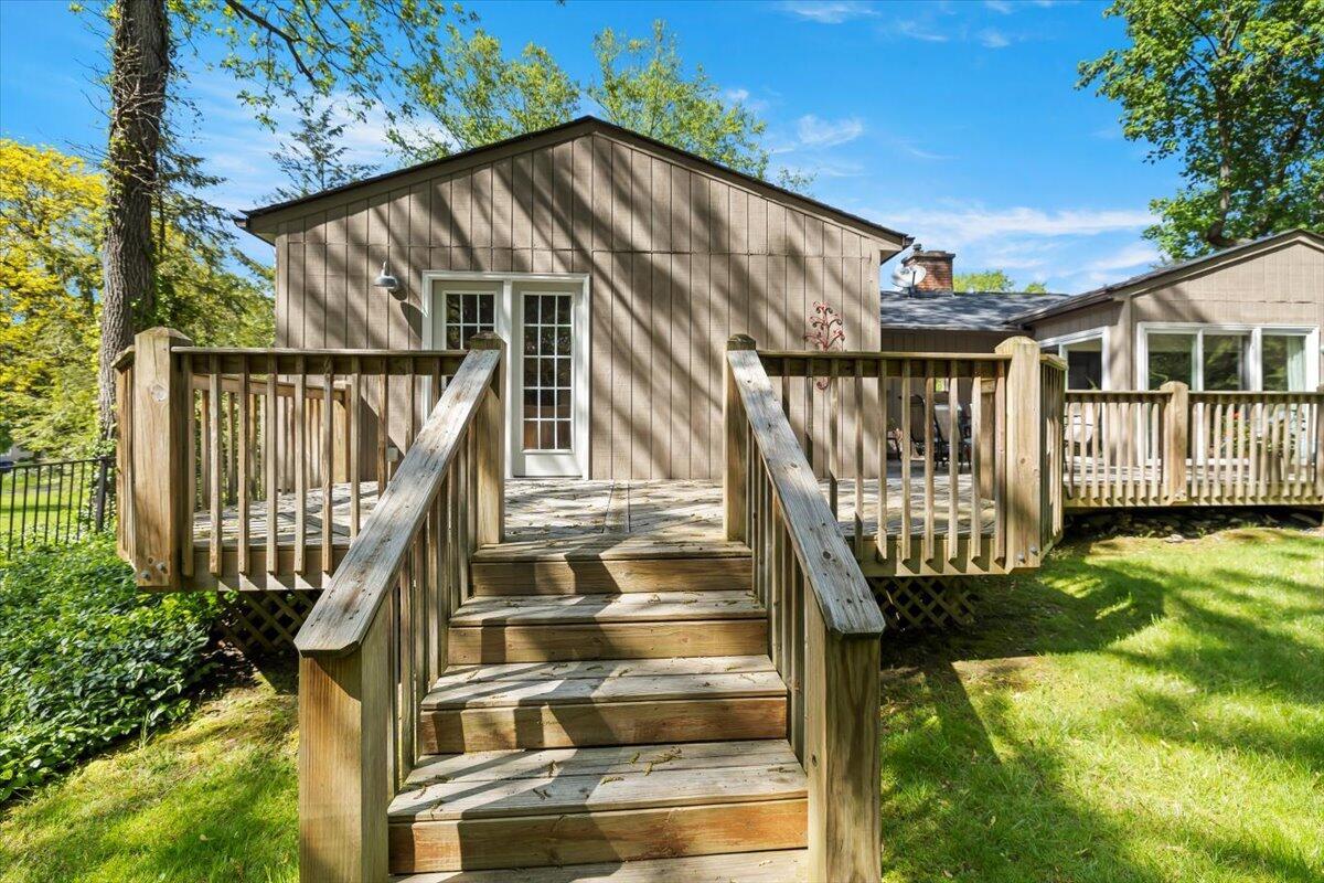 2741 Zollinger Road Columbus, OH 43221 - Photo 35 of 42 36-Back Deck