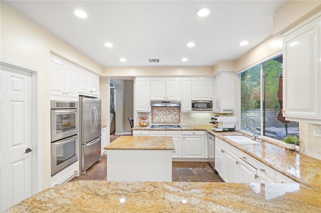 921 Ellesmere Way Oak Park, CA 91377 - Photo 11 of 68 Kitchen