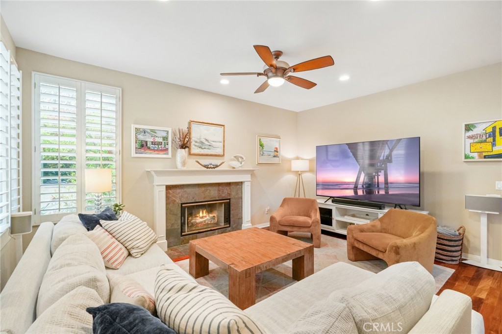 921 Ellesmere Way Oak Park, CA 91377 - Photo 15 of 68 Living Room