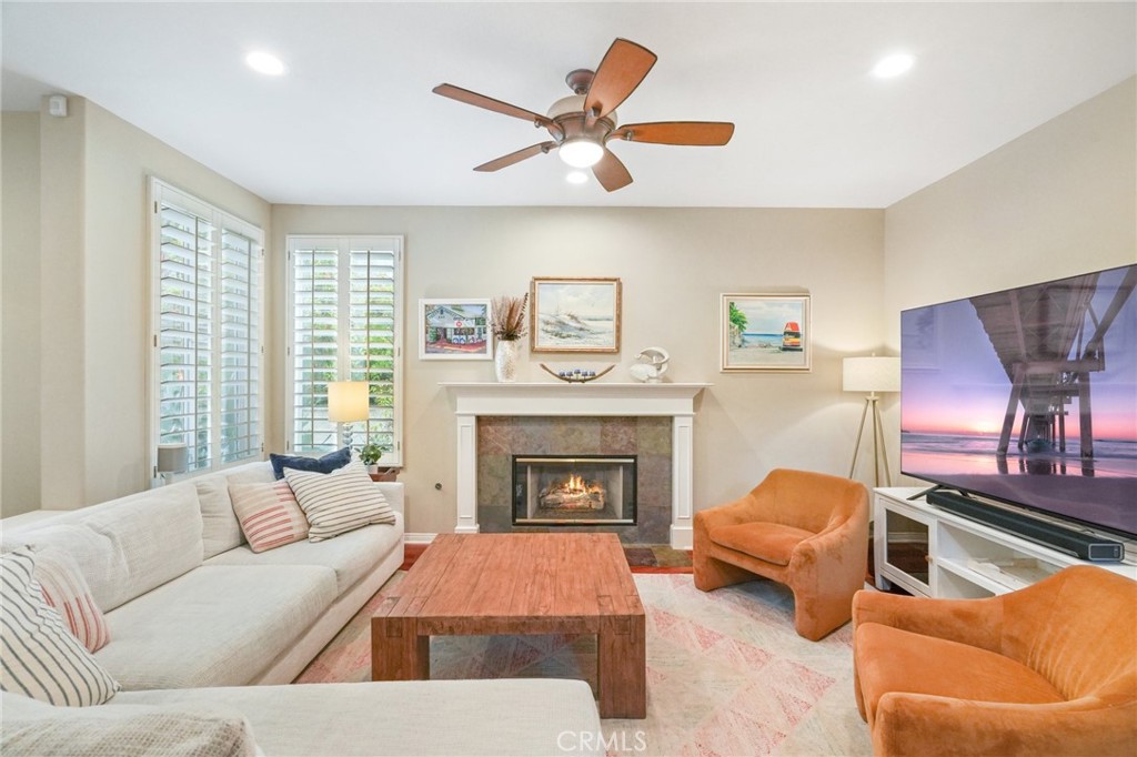921 Ellesmere Way Oak Park, CA 91377 - Photo 16 of 68 Living Room