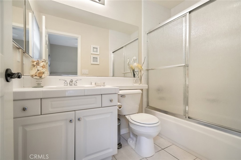 921 Ellesmere Way Oak Park, CA 91377 - Photo 21 of 68 Downstairs Bedroom Ensuite Bathroom