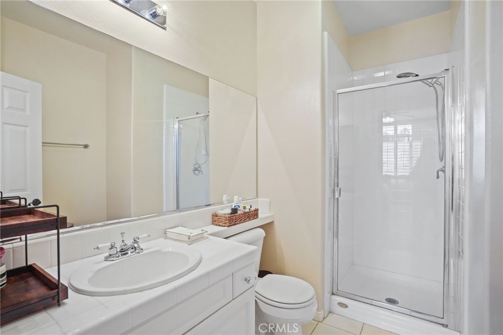 921 Ellesmere Way Oak Park, CA 91377 - Photo 30 of 68 Upstairs Bedroom 1 Ensuite Bathroom