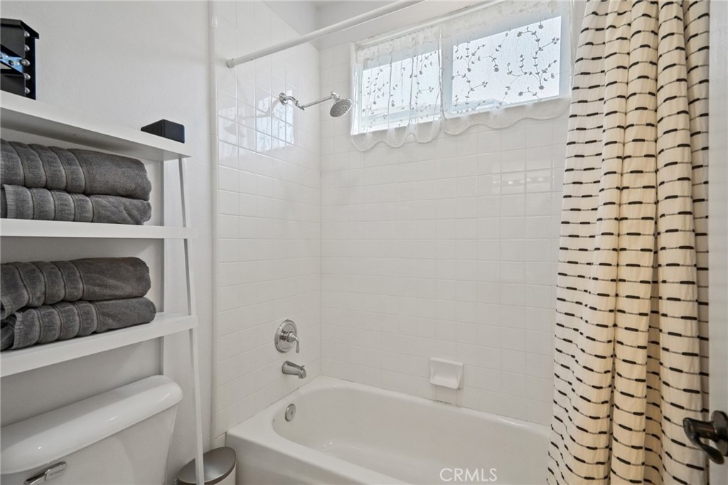 921 Ellesmere Way Oak Park, CA 91377 - Photo 34 of 68 Jack and Jill Bathroom