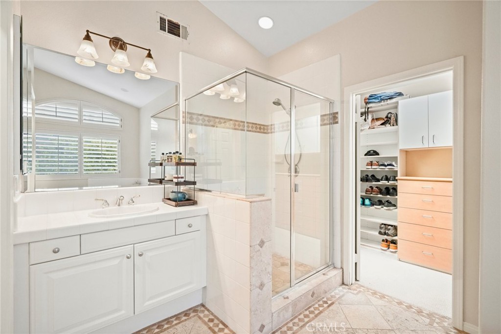 921 Ellesmere Way Oak Park, CA 91377 - Photo 45 of 68 Primary Ensuite Bathroom