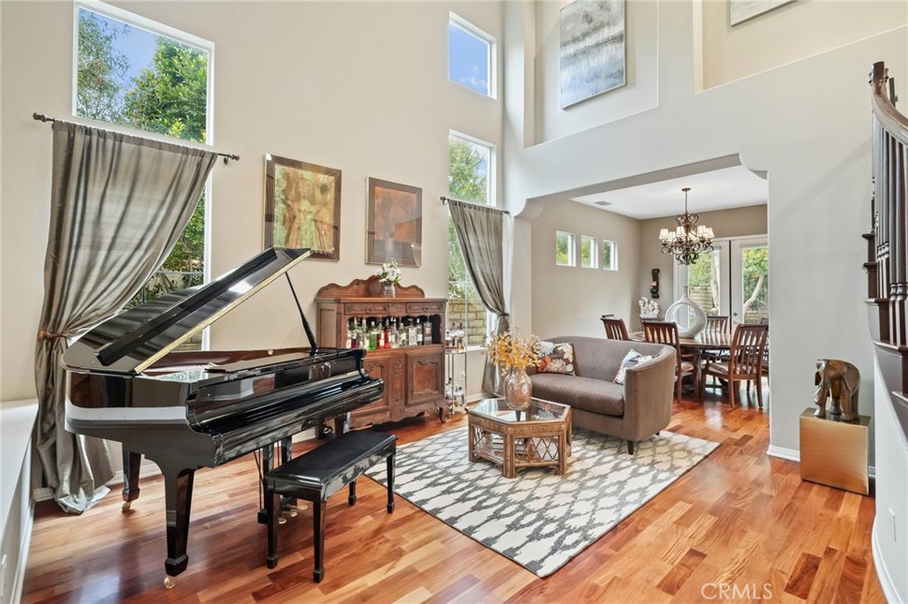 921 Ellesmere Way Oak Park, CA 91377 - Photo 5 of 68 Foyer