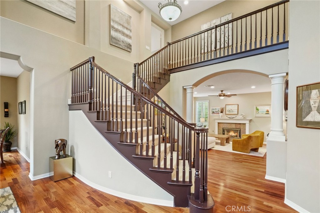 921 Ellesmere Way Oak Park, CA 91377 - Photo 6 of 68 Foyer