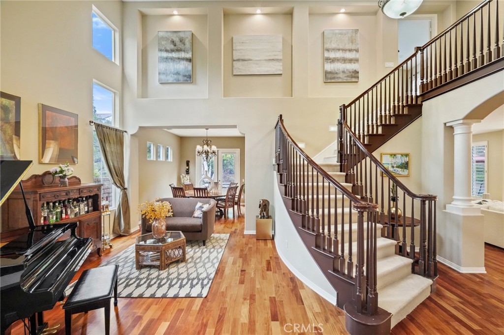 921 Ellesmere Way Oak Park, CA 91377 - Photo 7 of 68 Foyer