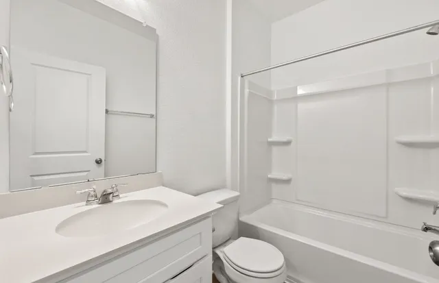 $292,990 | 325 Sullivan Way, Elgin, TX 78621