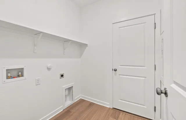 $292,990 | 325 Sullivan Way, Elgin, TX 78621