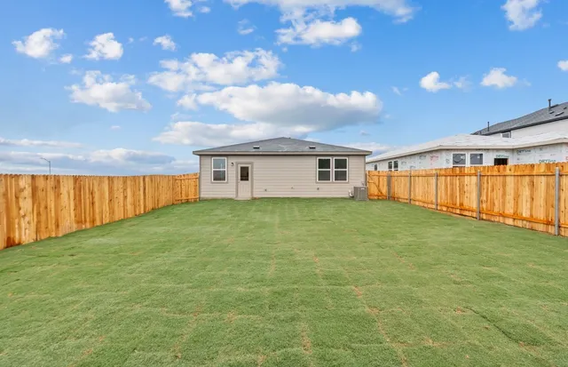 $292,990 | 325 Sullivan Way, Elgin, TX 78621