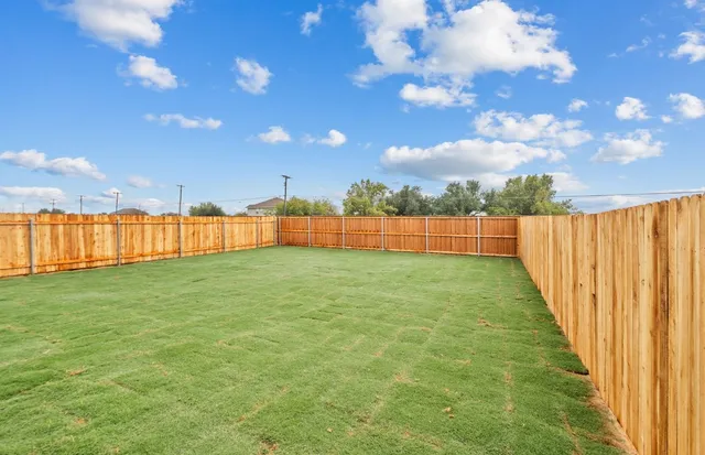 $292,990 | 325 Sullivan Way, Elgin, TX 78621