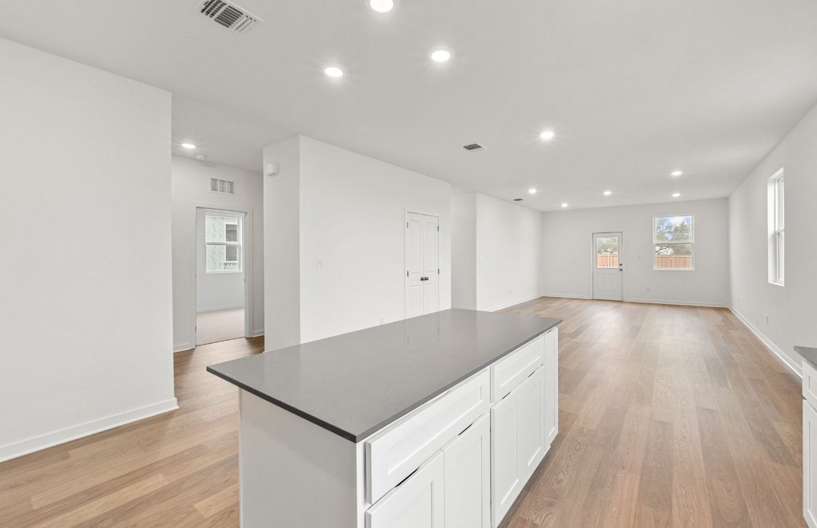 325 Sullivan Way Elgin, TX 78621 - Photo 6 of 19