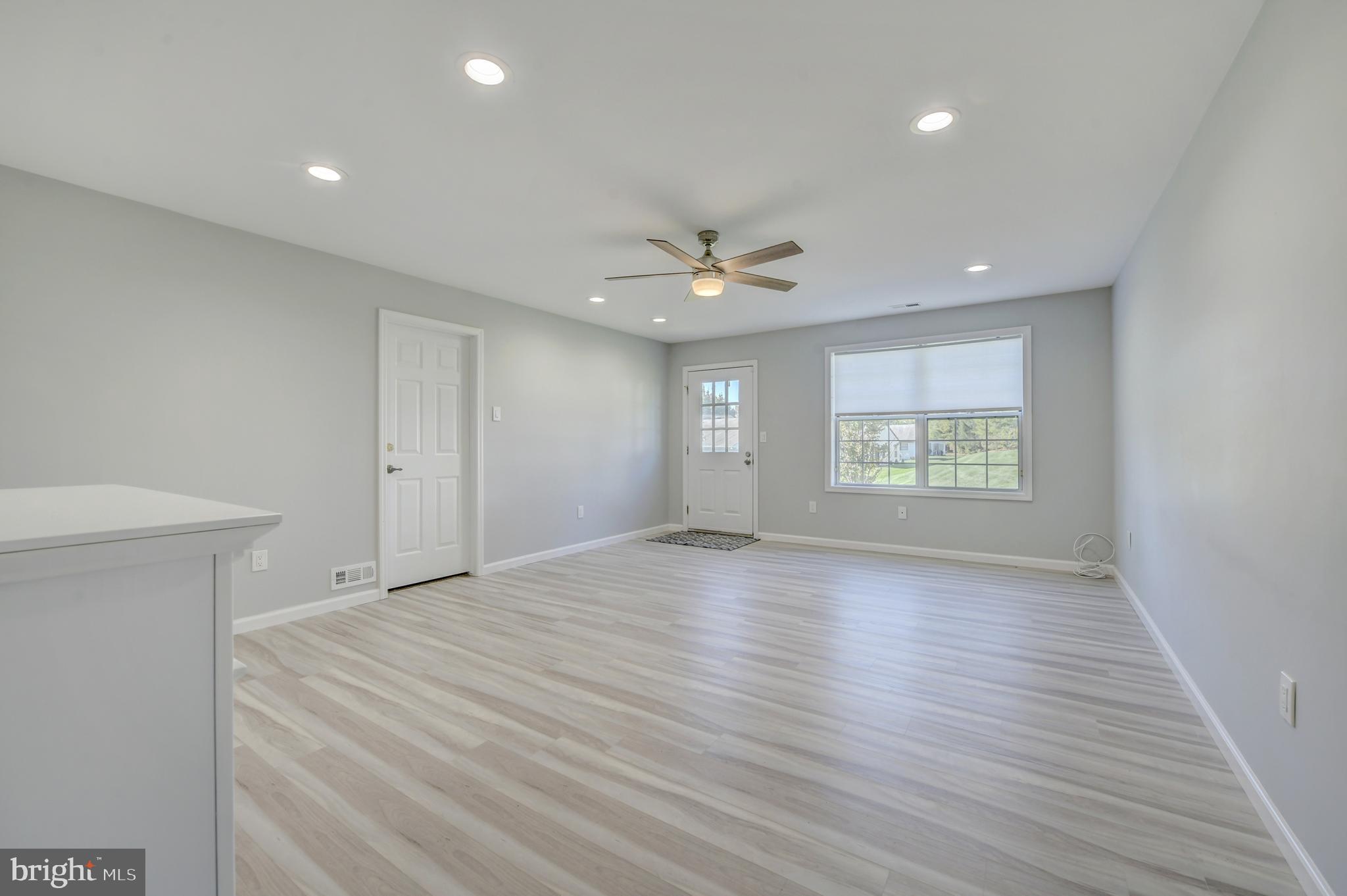 318 Wagon Wheel Circle Columbus, NJ 08022 - Photo 15 of 39