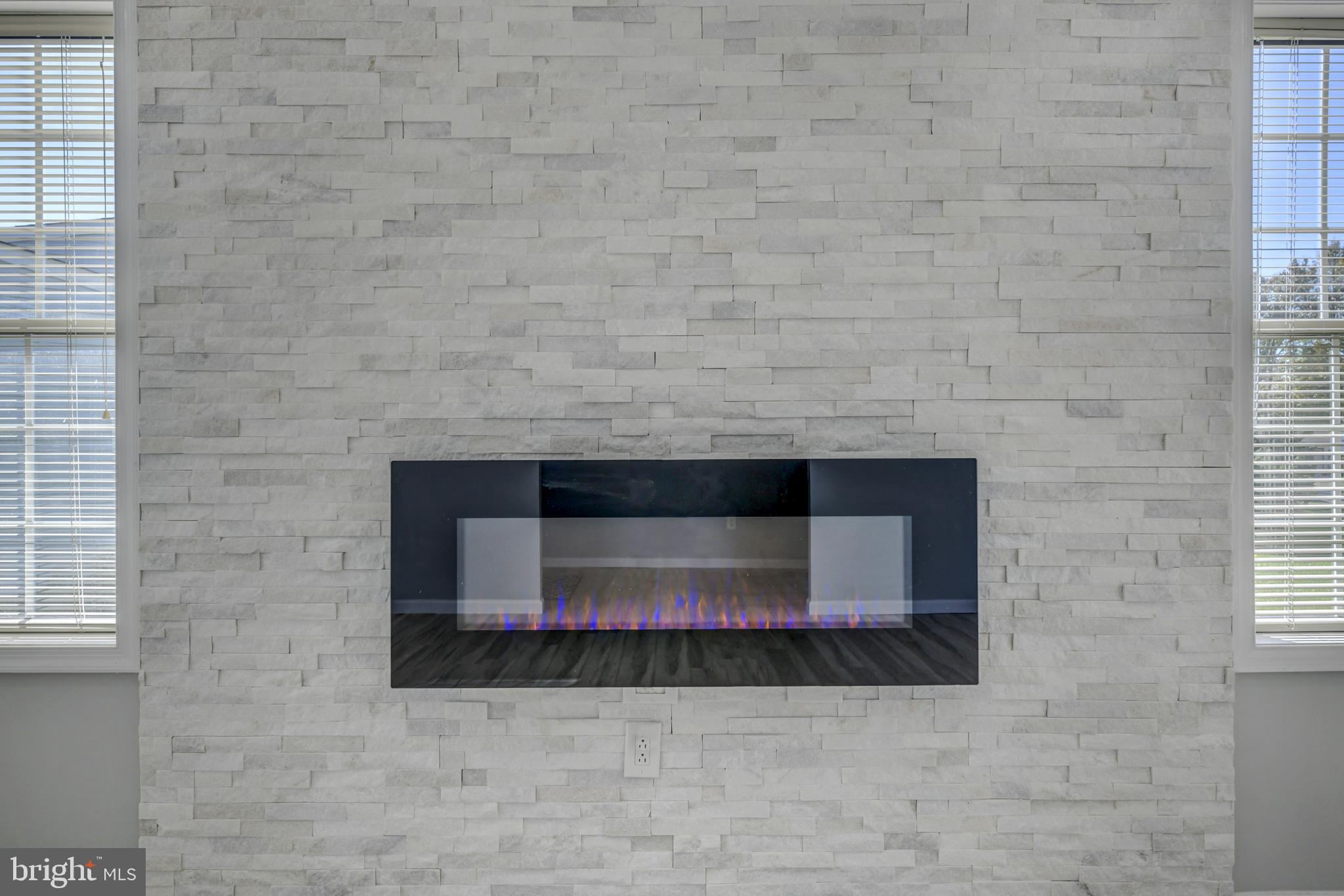 318 Wagon Wheel Circle Columbus, NJ 08022 - Photo 18 of 39 Living Room