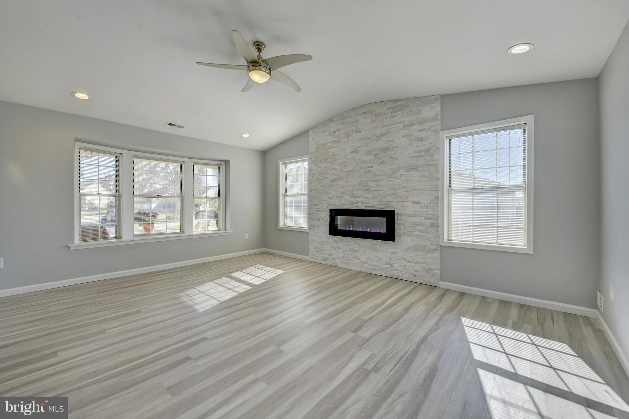 318 Wagon Wheel Circle Columbus, NJ 08022 - Photo 19 of 39 Living Room