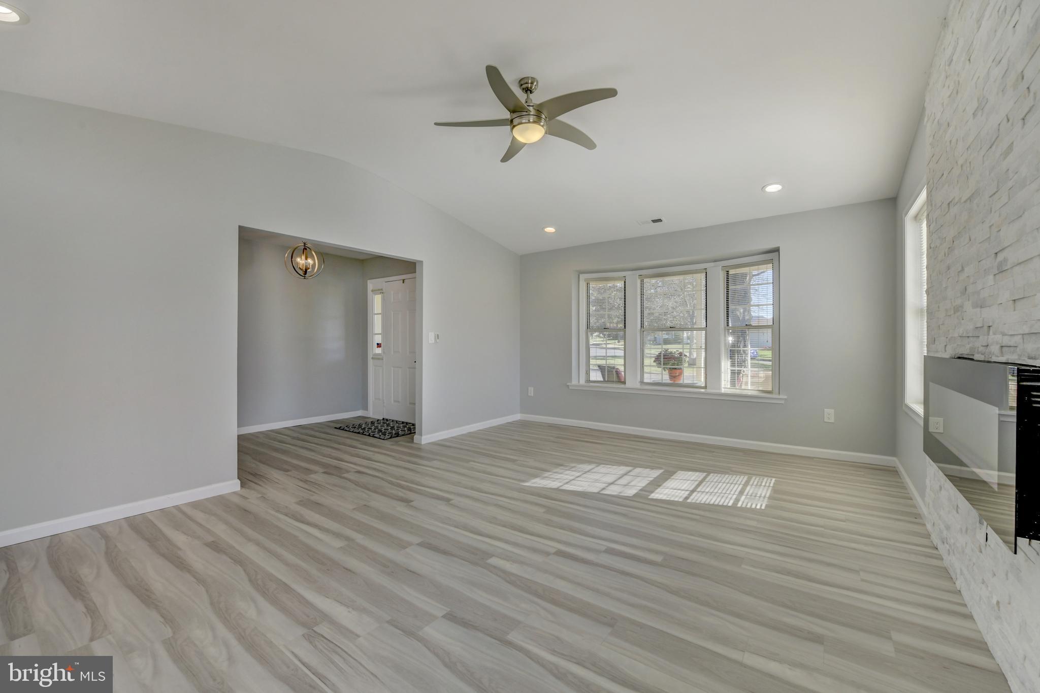 318 Wagon Wheel Circle Columbus, NJ 08022 - Photo 20 of 39 Living Room
