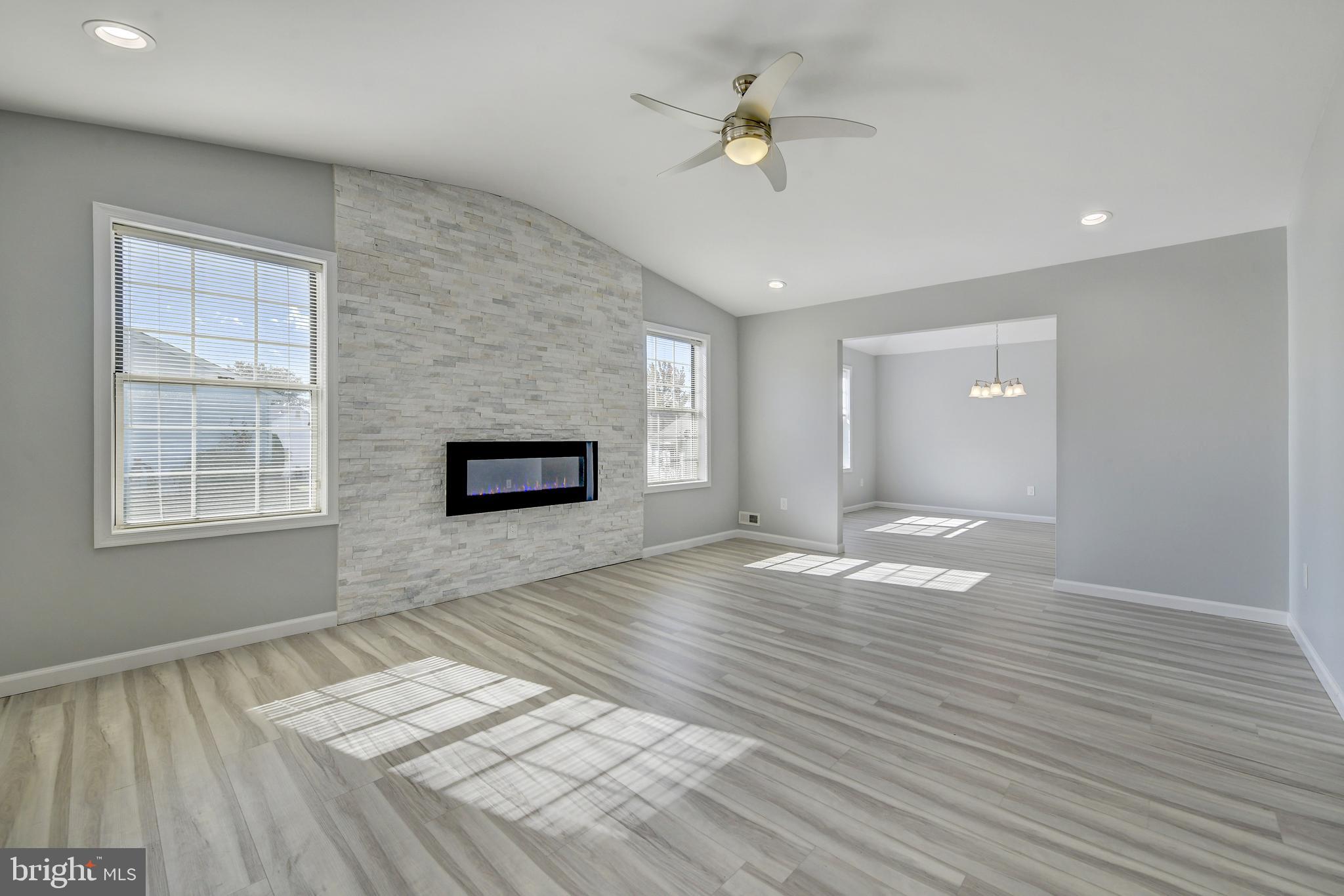 318 Wagon Wheel Circle Columbus, NJ 08022 - Photo 21 of 39 Living Room
