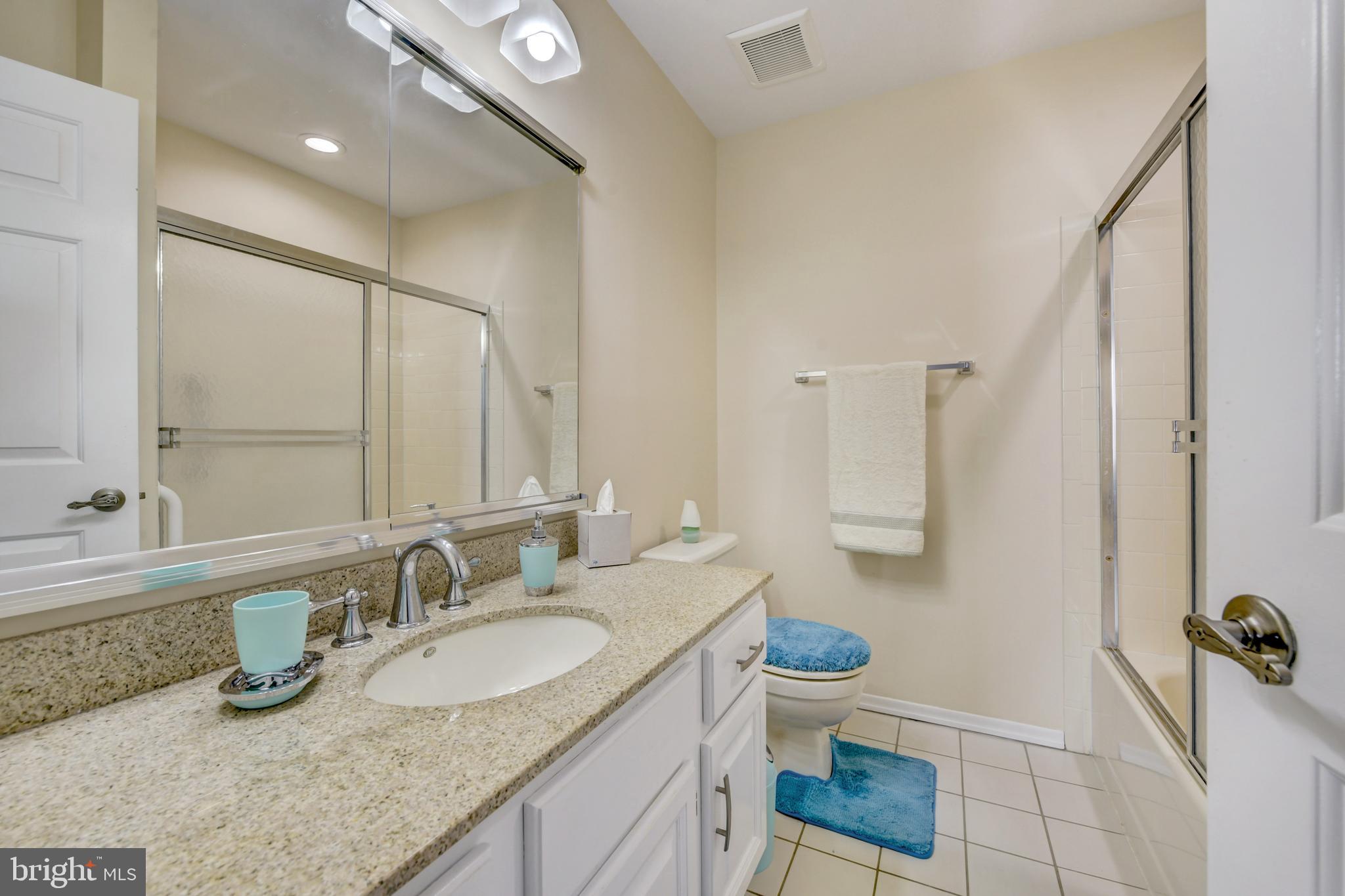 318 Wagon Wheel Circle Columbus, NJ 08022 - Photo 22 of 39 Bathroom 2