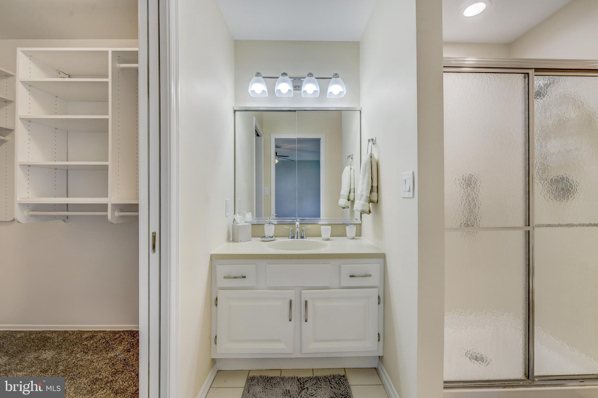 318 Wagon Wheel Circle Columbus, NJ 08022 - Photo 27 of 39 Master Bathroom