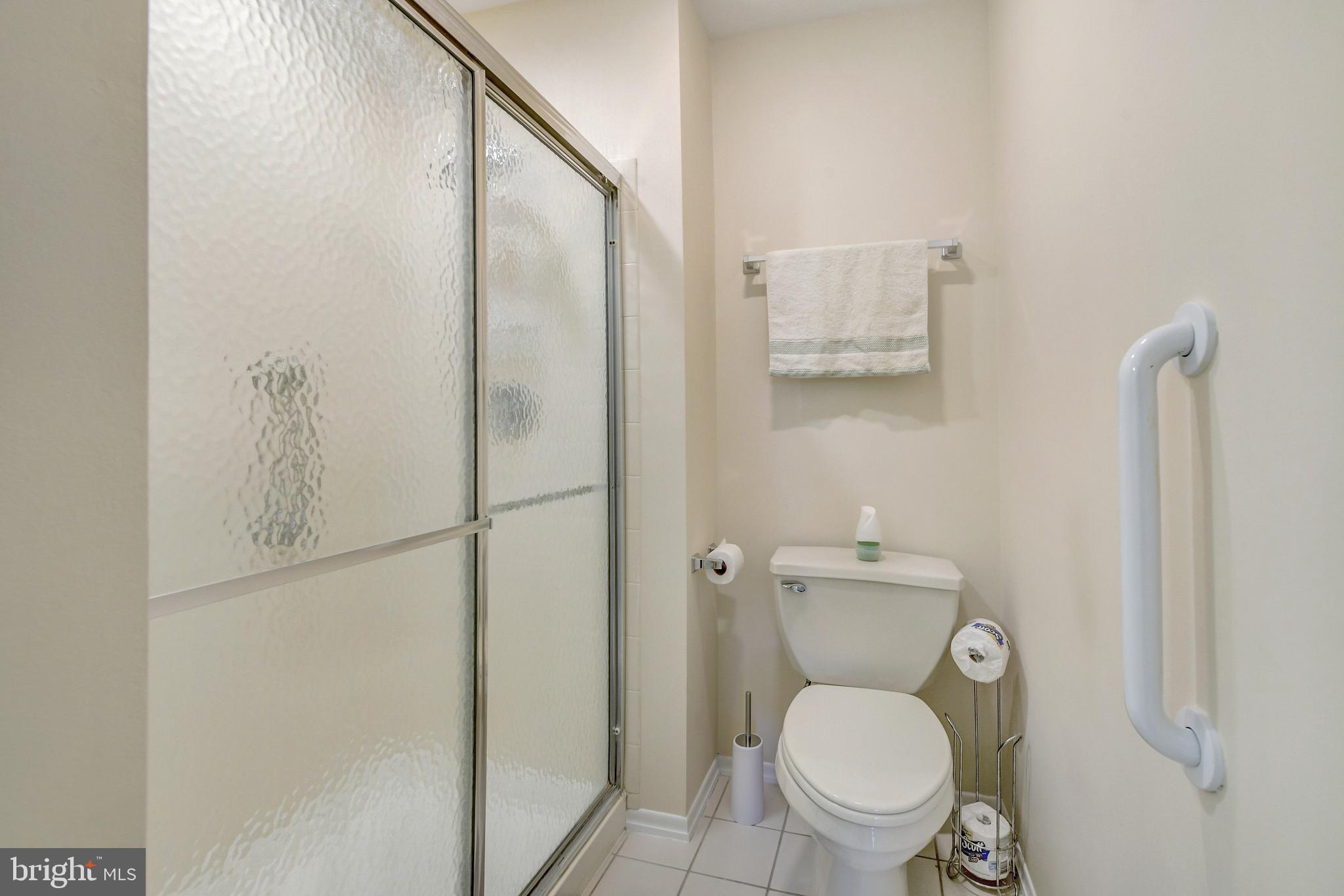 318 Wagon Wheel Circle Columbus, NJ 08022 - Photo 29 of 39 Master Bathroom