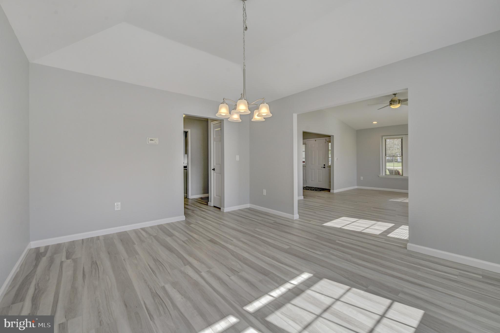 318 Wagon Wheel Circle Columbus, NJ 08022 - Photo 30 of 39 Dining Room