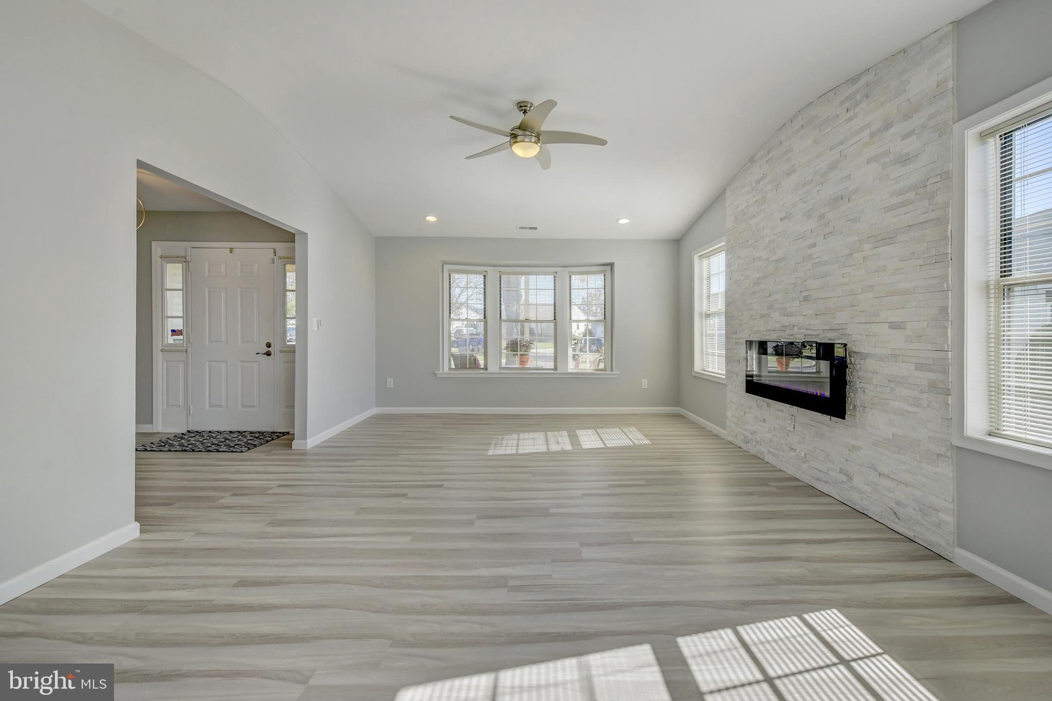 318 Wagon Wheel Circle Columbus, NJ 08022 - Photo 31 of 39 Living Room