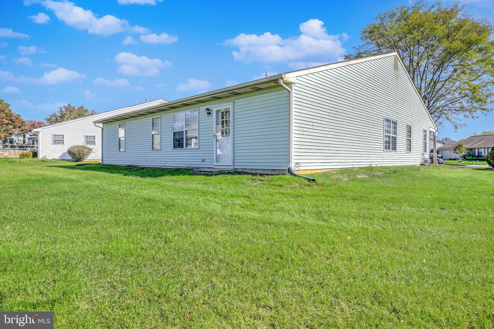 318 Wagon Wheel Circle Columbus, NJ 08022 - Photo 34 of 39 Back Exterior