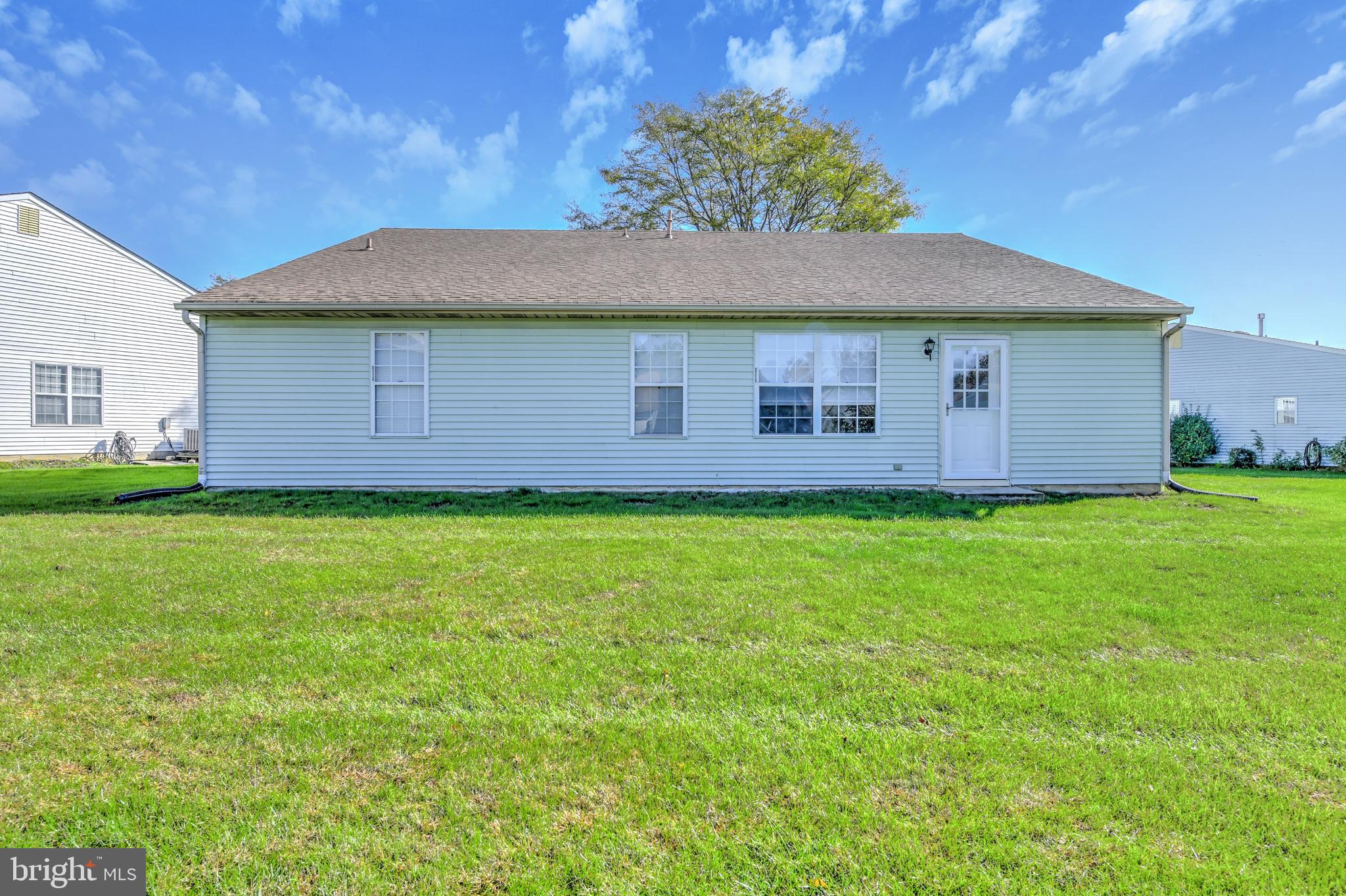 318 Wagon Wheel Circle Columbus, NJ 08022 - Photo 37 of 39 Back Exterior