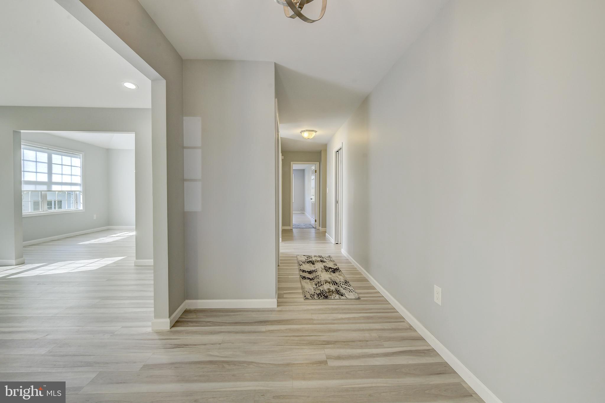 318 Wagon Wheel Circle Columbus, NJ 08022 - Photo 4 of 39 Foyer