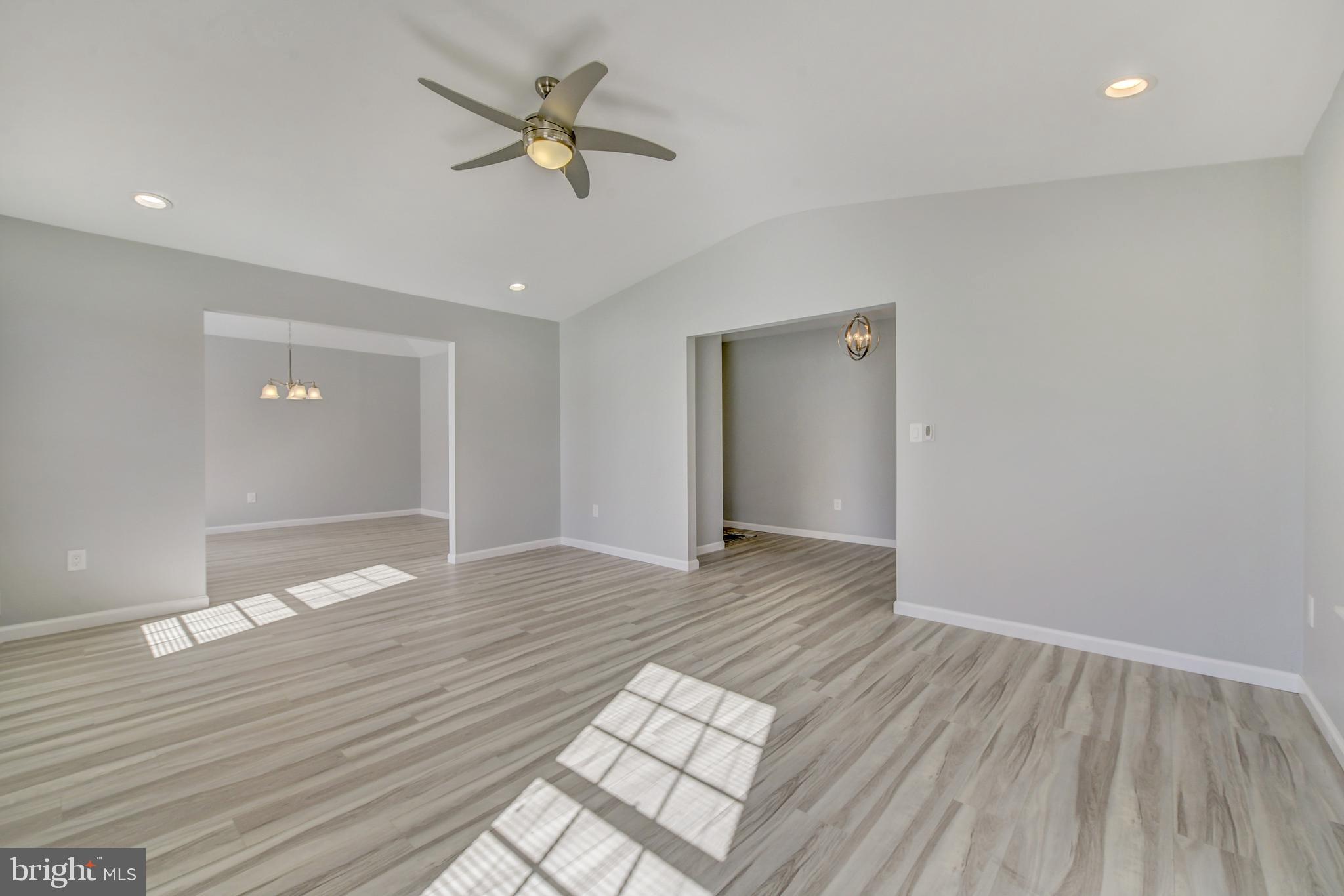 318 Wagon Wheel Circle Columbus, NJ 08022 - Photo 5 of 39