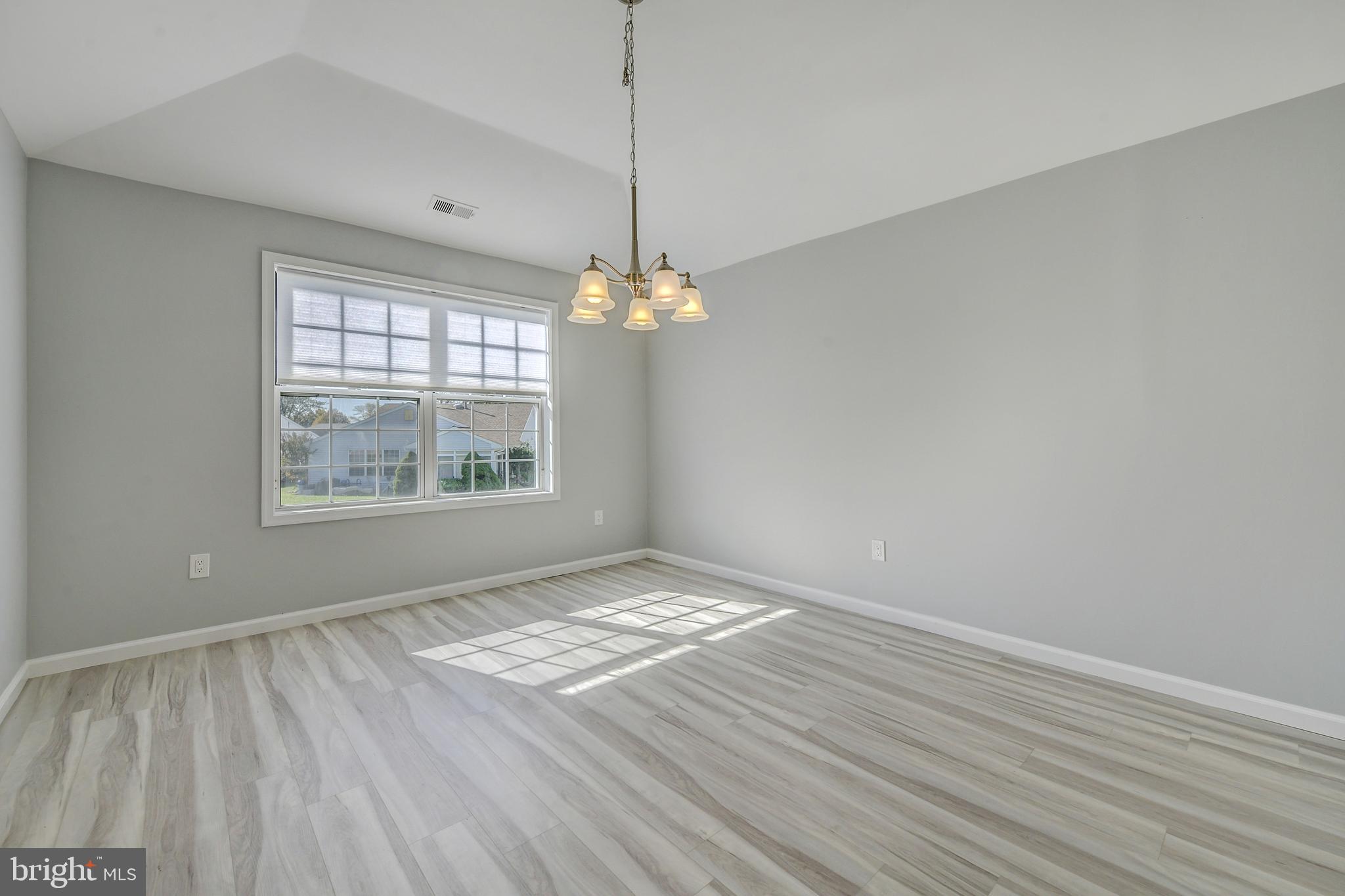 318 Wagon Wheel Circle Columbus, NJ 08022 - Photo 6 of 39 Dining Room