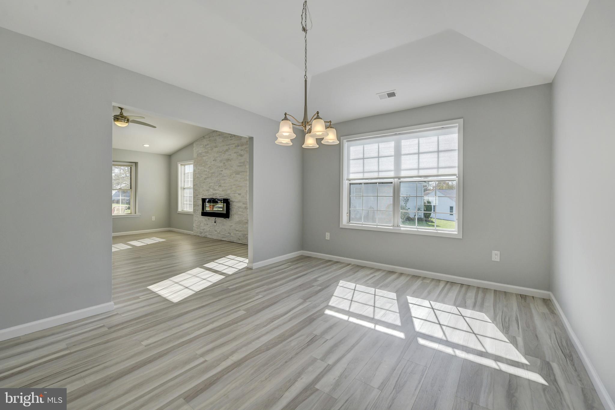 318 Wagon Wheel Circle Columbus, NJ 08022 - Photo 7 of 39 Dining Room