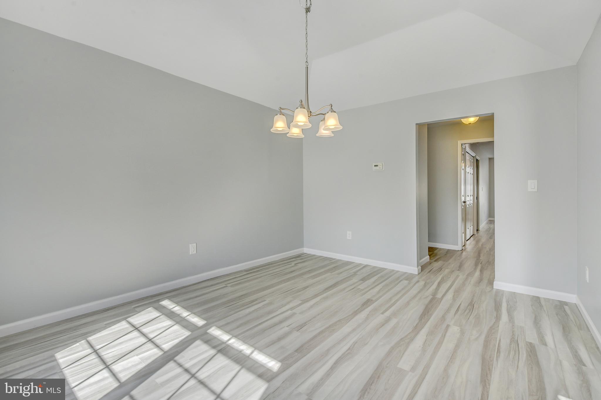 318 Wagon Wheel Circle Columbus, NJ 08022 - Photo 8 of 39 Dining Room