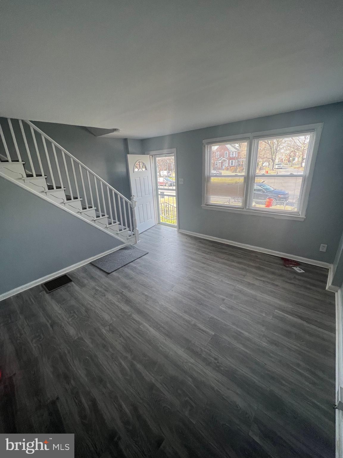 1038 Collings Road Camden, NJ 08104 - Photo 3 of 19 LR2