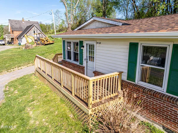 $198,000 | 29344 Hillman Highway, Meadowview, VA 24361