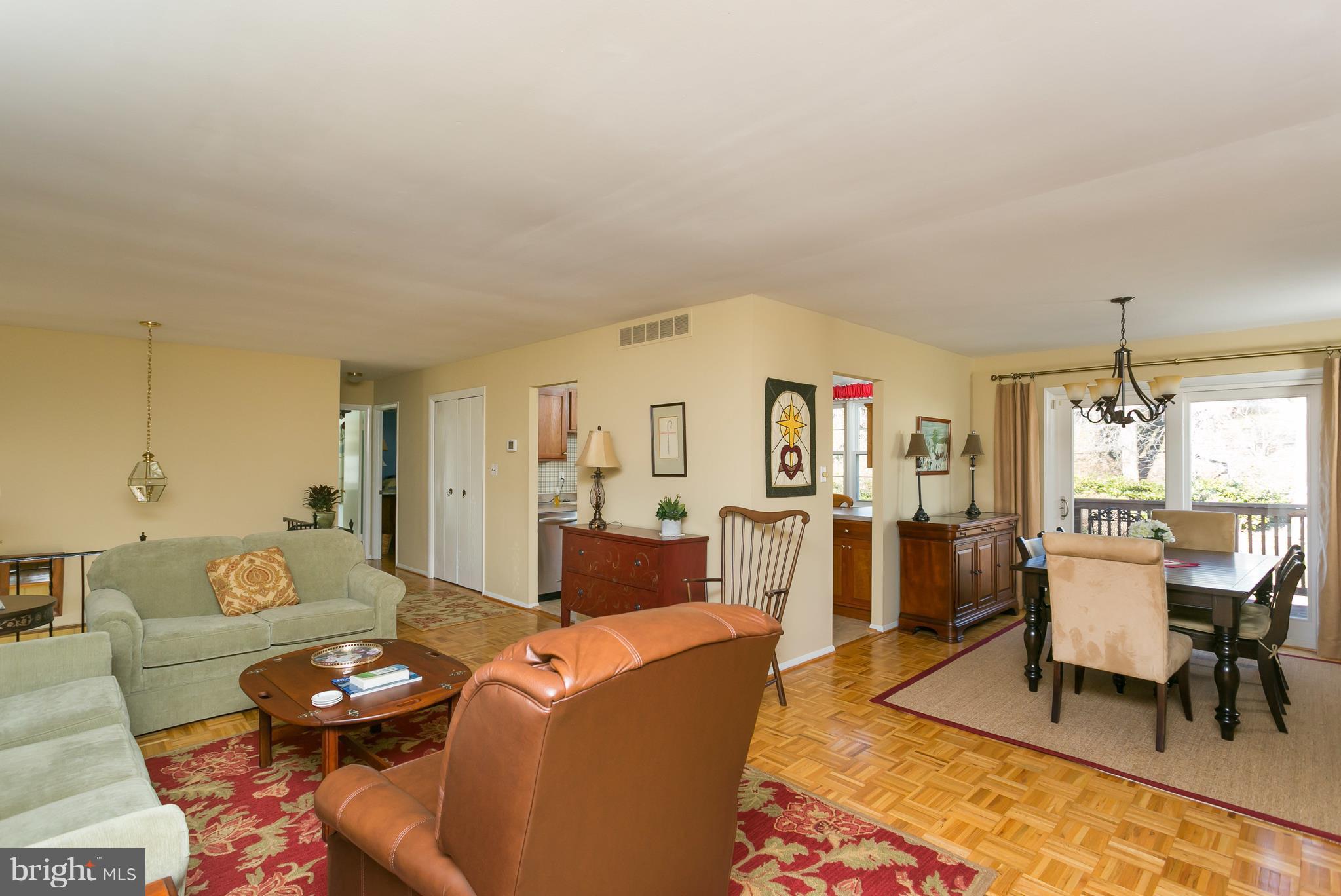 908 Crestwick Road Baltimore, MD 21286 - Photo 6 of 30 Living Room