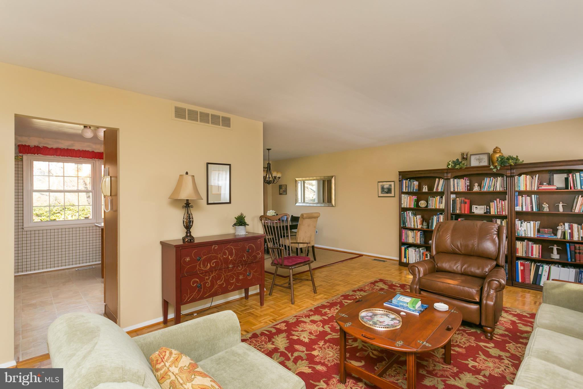 908 Crestwick Road Baltimore, MD 21286 - Photo 7 of 30 Living Room