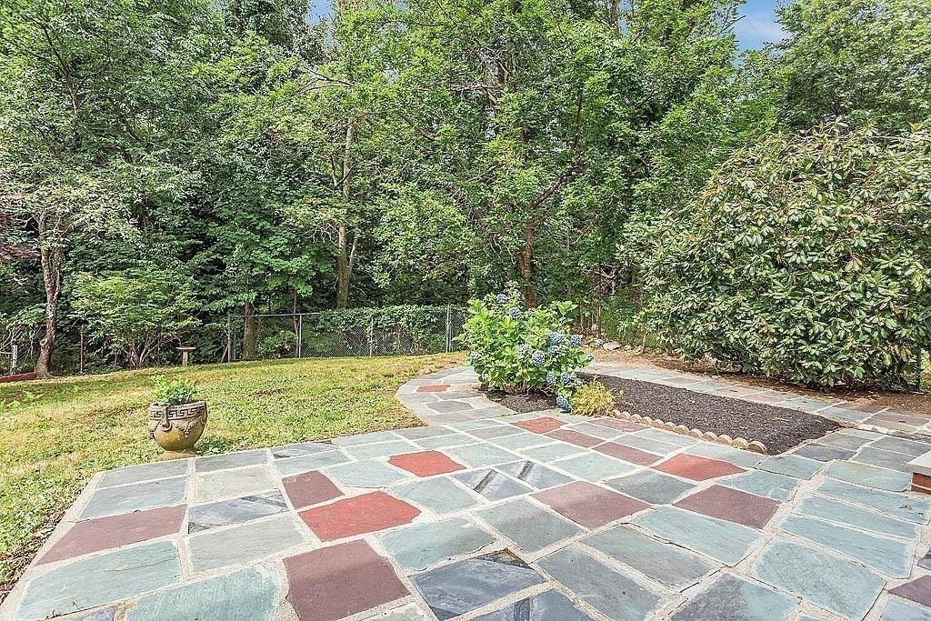52 Stickney Road Medford, MA 02155 - Photo 10 of 30 Gallery Image 10