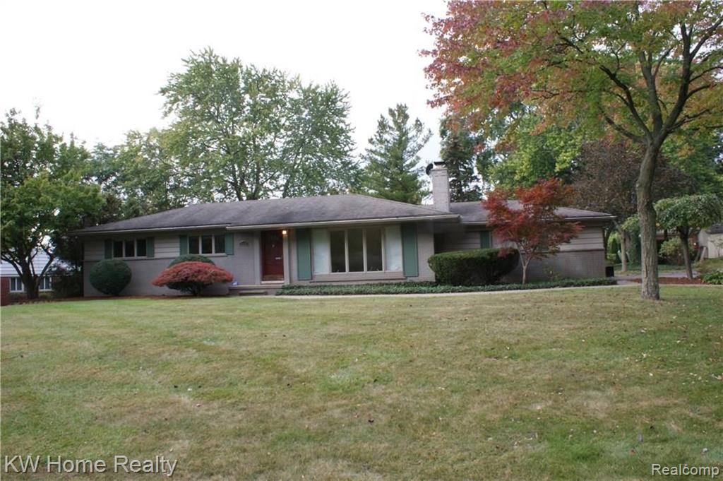 28035 Hawberry Road Farmington Hills, MI 48331 - Photo 3 of 38