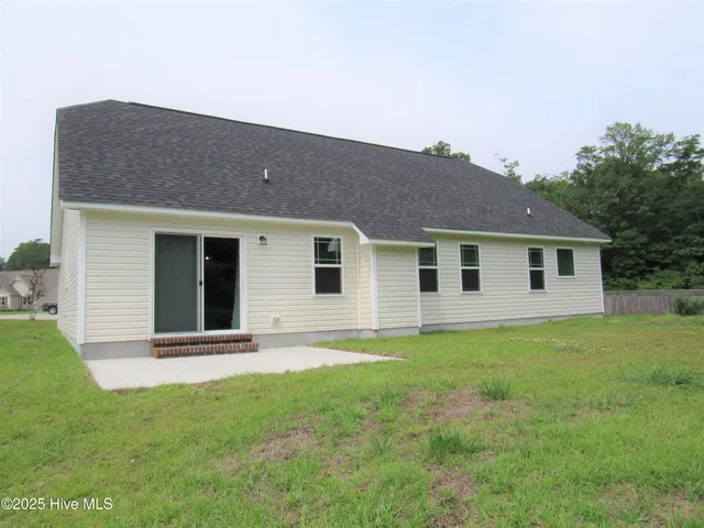 $1,675 | 136 Laredo Drive, Jacksonville, NC 28540