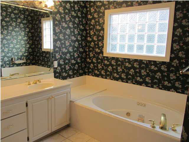 604 Arbour Court Ridgeland, MS 39157 - Photo 7 of 16 large master bath with seperate shower