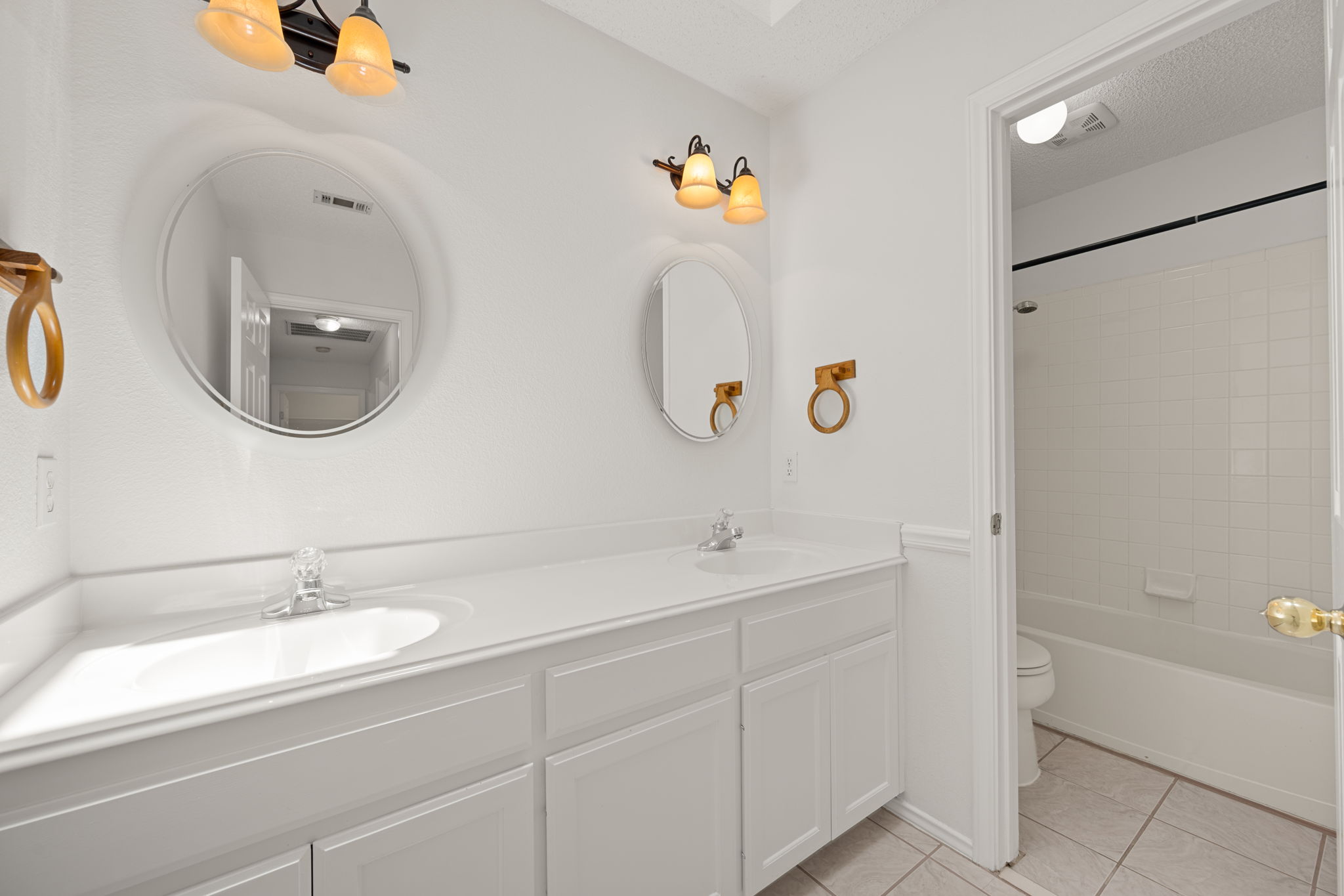 707 Ridge View Drive Leander, TX 78641 - Photo 30 of 40 a bathroom with a sink and a mirror