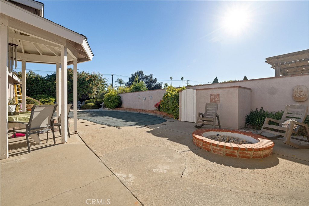 813 Statler Street San Pedro, CA 90731 - Photo 23 of 42 a view of a patio with a dining table and chairs