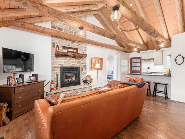 $595,000 | 1060 Fox Lane, Sugar Grove, OH 43155