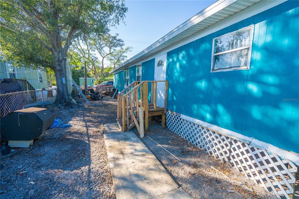 201 Maple Street Winter Haven, FL 33880 - Photo 7 of 16 a view of a porch with a bench