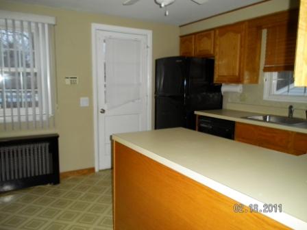 34 Carpathia Road Cranston, RI 02920 - Photo 4 of 11 Kitchen.