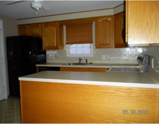 34 Carpathia Road Cranston, RI 02920 - Photo 5 of 11 Kitchen.