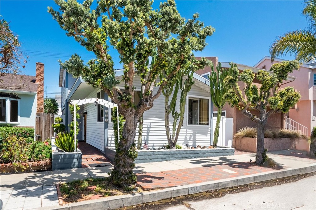 537 3rd Street Manhattan Beach, CA 90266 - Photo 2 of 37